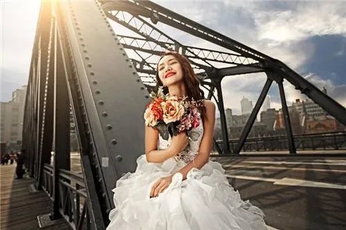 婚纱照一套多少钱