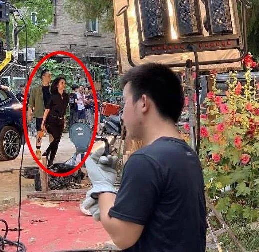 周迅新戏片场路透:这次合作的男演员还是不红的他