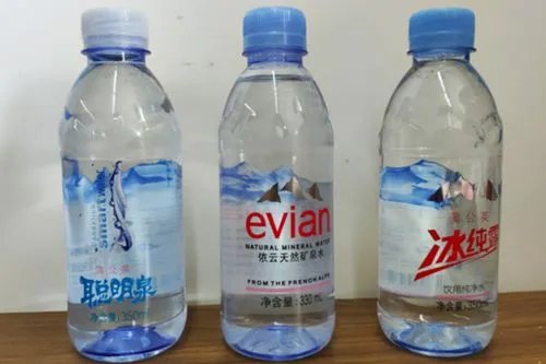 北京环球影城矿泉水10元一瓶，你觉得这个价格贵不贵？