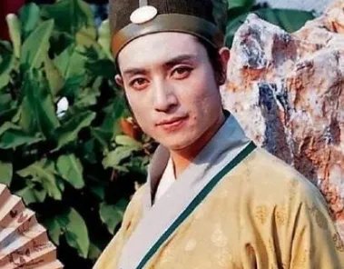 红楼梦中的贾芸是什么结局？靠自己获得幸福的人生