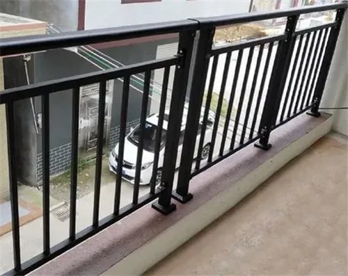 阳台护栏一般多高