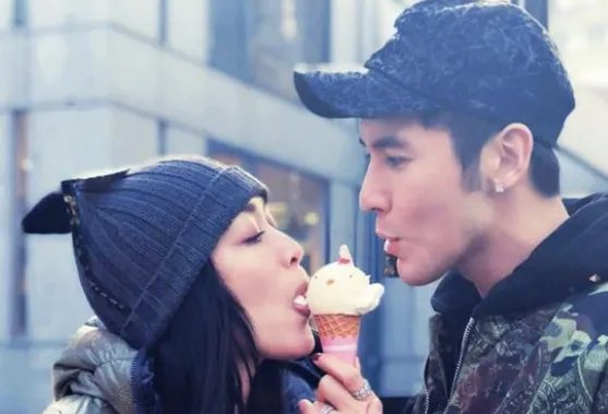 你如何看待钟丽缇和张伦硕的爱情?