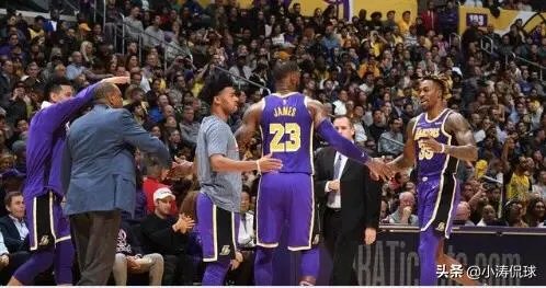 湖人VS魔术，霍华德引冲突后被四人围攻，詹姆斯迅速解救，对此你怎么看？
