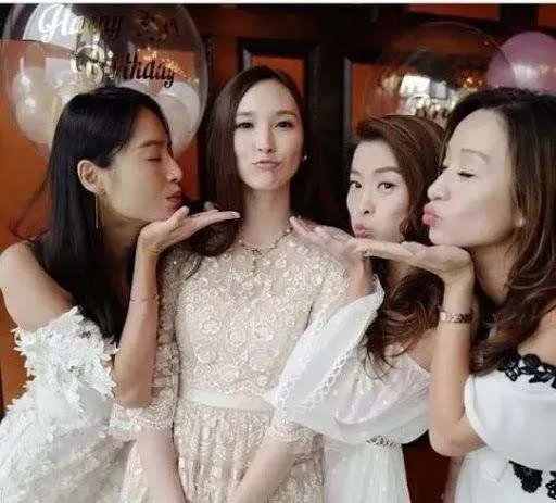 同是未婚生子，为何吴佩慈与梁洛施命运却大不同？