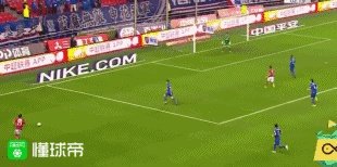 申花2比2战平恒大止住连胜，如何看待两支亚冠球队上下半场如此差异的表现？