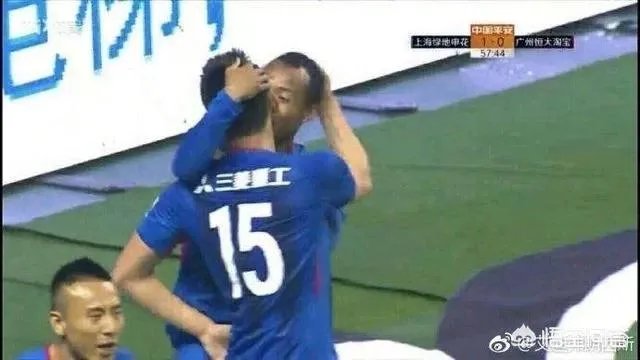 申花2比2战平恒大止住连胜，如何看待两支亚冠球队上下半场如此差异的表现？