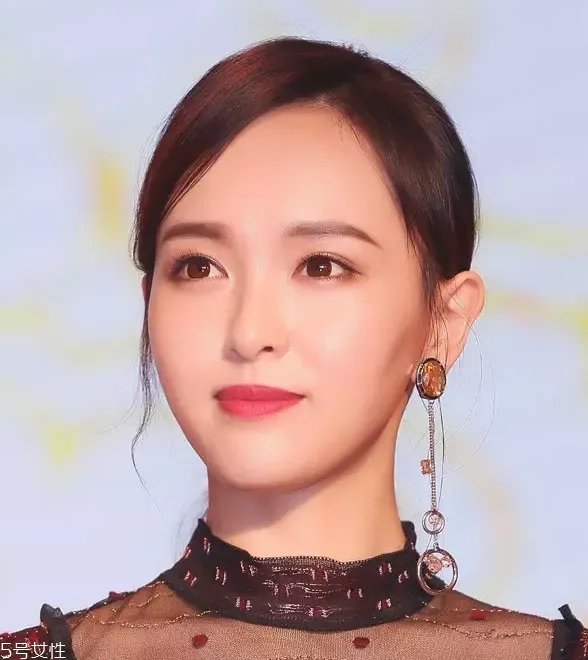 宽额头适合什么刘海?2018额头宽刘海图片