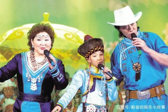 吉祥三宝中，爸爸去世，妈妈隐退，女儿如今怎么样了？