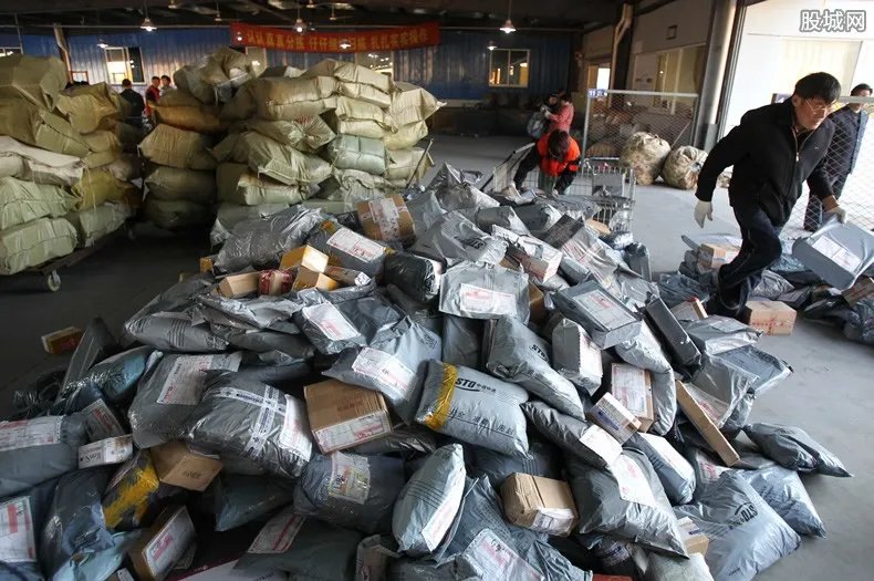 中通快递员否认掌掴女顾客 事情真相是怎么样的？