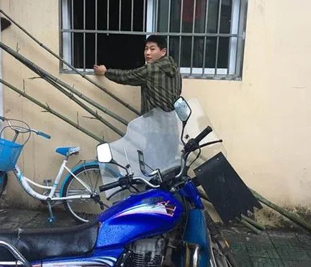 辅警掰防盗窗救人的结局如何？