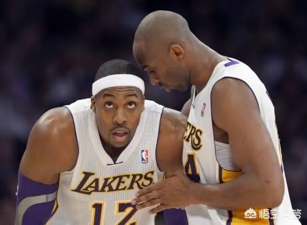 霍华德当年作势肘击科比,科比毫不退缩,他是毫无畏惧还是认为魔兽不敢肘击他?