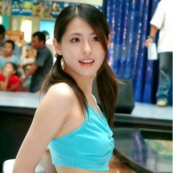 请问这个女孩什么名字