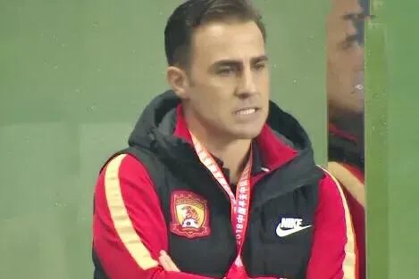 申花2比2战平恒大止住连胜，如何看待两支亚冠球队上下半场如此差异的表现？