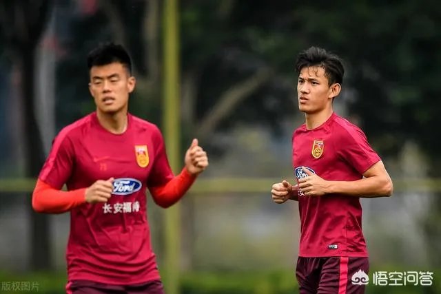 先挖于睿，再抢谭龙，亚泰球迷快哭了！上港国脚何不回归绿城？