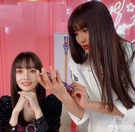 关于李小璐近期直播带货遭网友声讨，是有人在操作还是道德的底线？