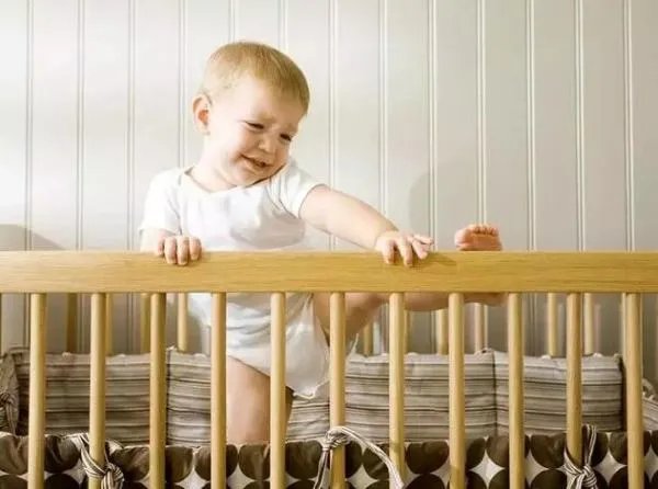 大学新生开学,校园双层床存在哪些隐患?