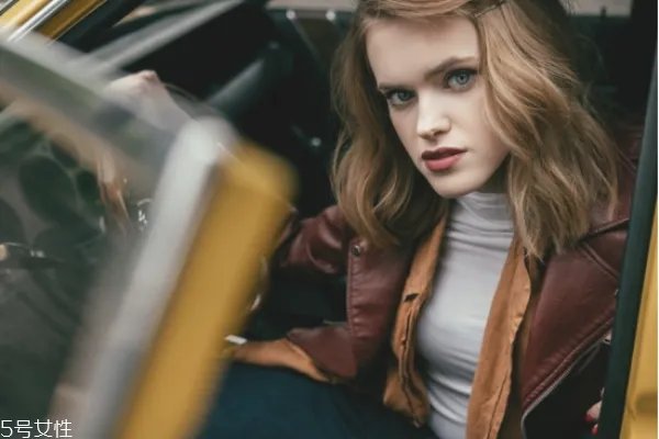 卷发扎什么发型好看 长卷发扎法教程