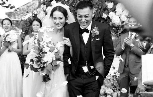 余文乐当爸，彭于晏含糊回应：你们去问他。你们怎么看？