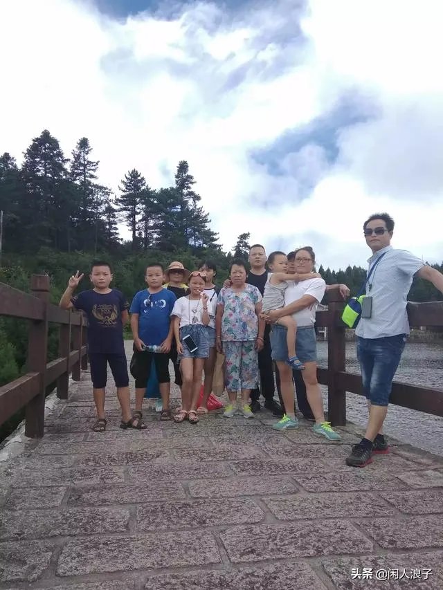 马上过年了，晒一张自己的全家福或者家庭照片和大家分享？