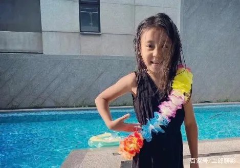 贾静雯晒女儿们的近照,你觉得她的女儿们可爱吗?