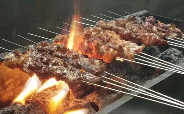 为何路边的烧烤有那么多人爱吃？