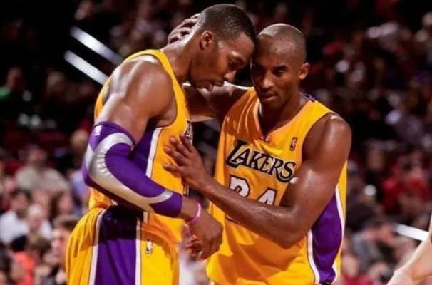 霍华德当年作势肘击科比,科比毫不退缩,他是毫无畏惧还是认为魔兽不敢肘击他?