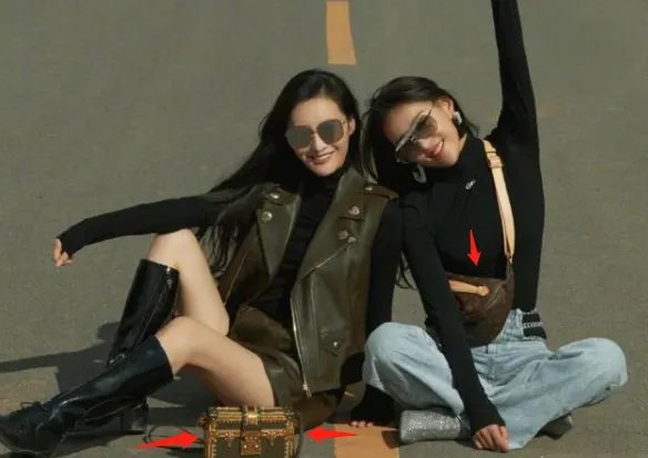 贾青在公路中违规拍照，被交警警告了？